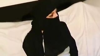 موديل عربي مثير جداً و
