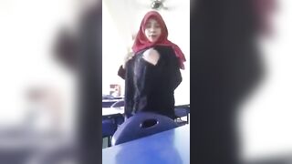 اللبوه ترفع هدومها وتلعب فى نفسها وتنزل السبعه ونص
