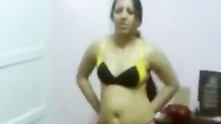 نونه اللبوه ترقص بشرمطه تهيج الدكر اللى بيفشخ كسمها فشخ ونيك