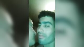 فتاة مغربية بدينة تمتص عشاق ديك