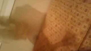 فتاة مغربية اللعنة بأسلوب هزلي